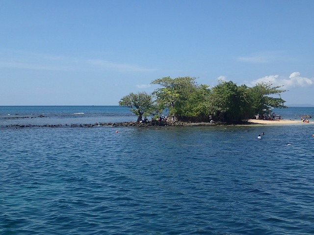 Черепаший остров напротив пляжа Бай Дай
